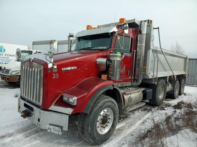 2019 Kenworth Tri/Axle Dump Truck photo